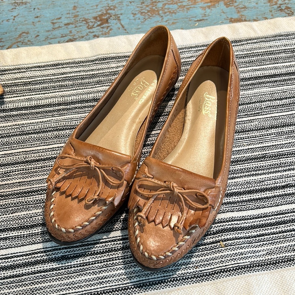 G.H Bass & Co. Leather Moccasins Tan Women  Size 6.5 Made in Brazil